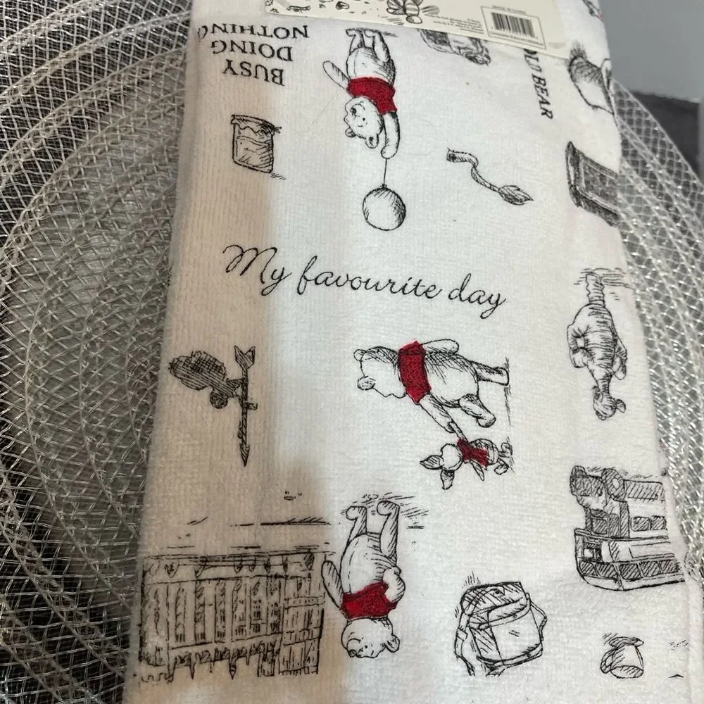 Disney Winnie the Pooh Kitchen Towels and Mitt set 3 piece set NWT